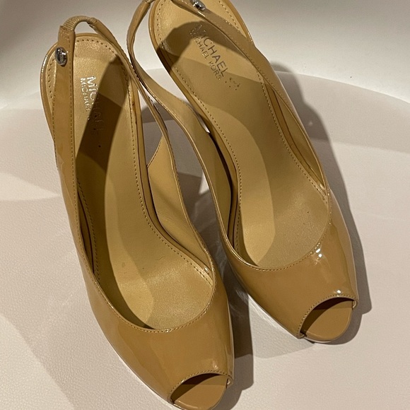 MICHAEL KORS platform beige sling back heels - Picture 6 of 6